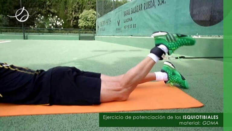 Fortalece tus isquiotibiales con ejercicios sencillos y gomas